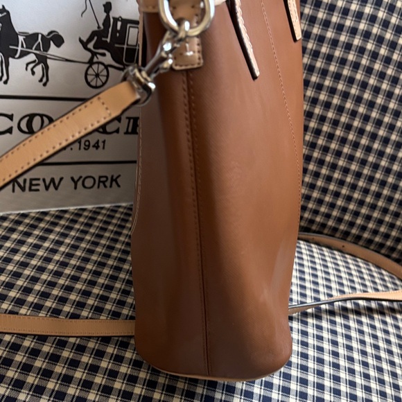 Coach Metro Horse Carriage Brown Leather Tote with Logo - Picture 7 of 11